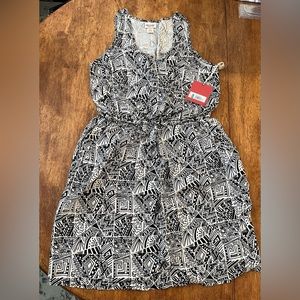 Target black and white geometric pattern dress with pockets women’s size medium